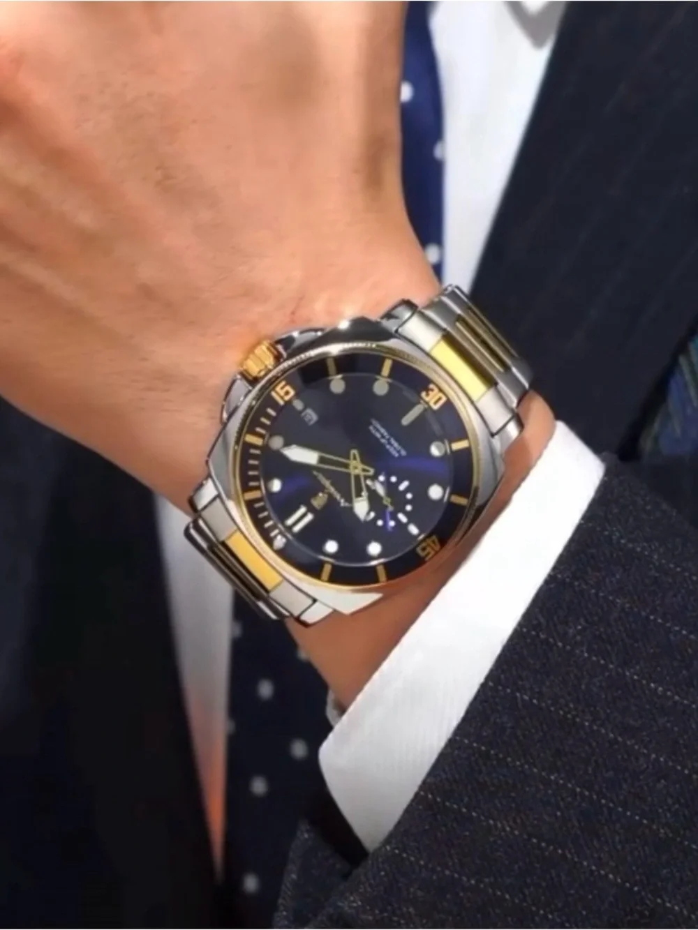 Men’s Blue & Gold Stainless Steel Wristwatch Luxury Style Date Display